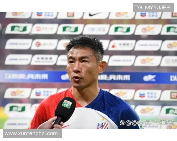 马来西亚男足迎战日本队展开激烈较量争夺亚洲足球荣耀